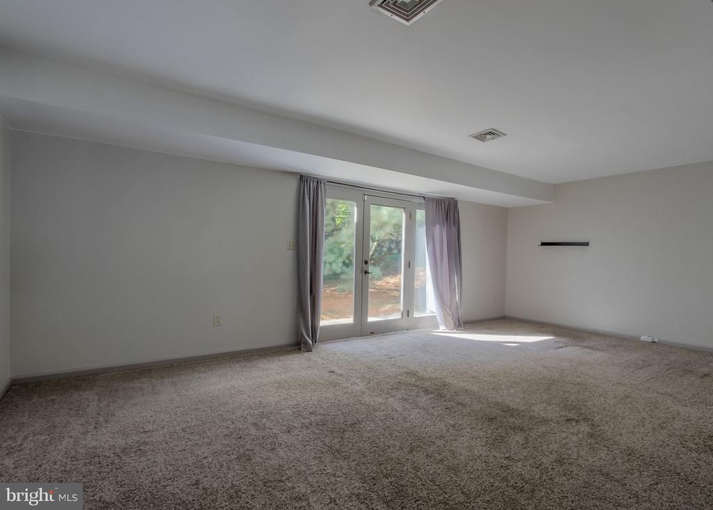 1821 CREEK VIEW COURT
