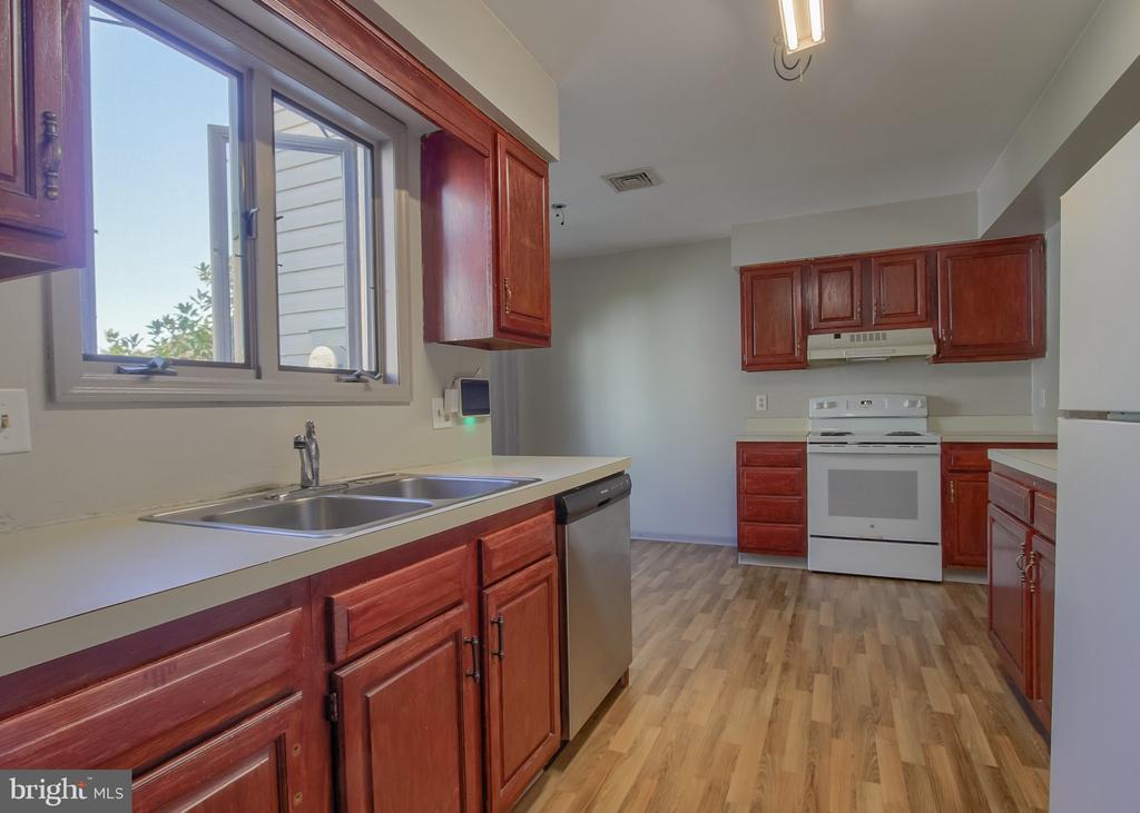 1821 CREEK VIEW COURT