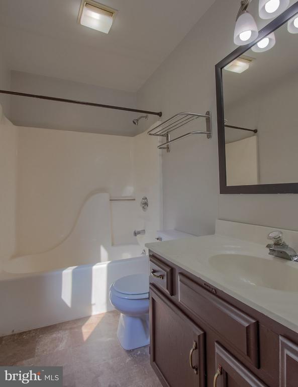 1821 CREEK VIEW COURT