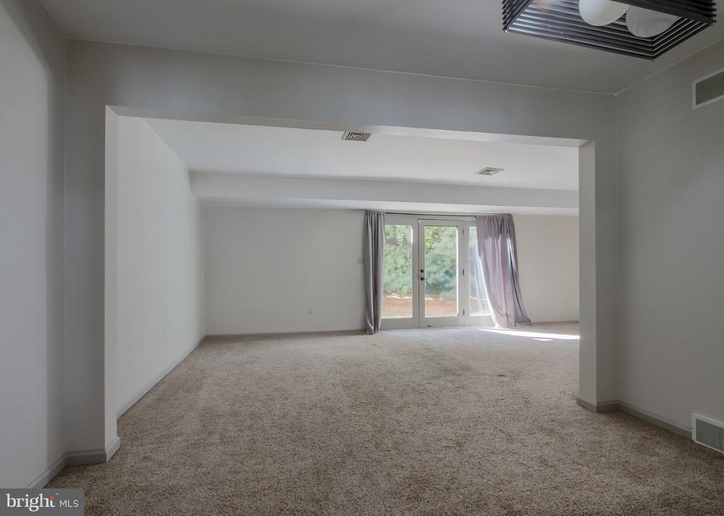 1821 CREEK VIEW COURT