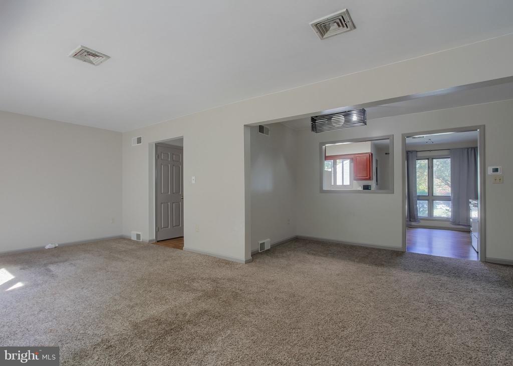 1821 CREEK VIEW COURT