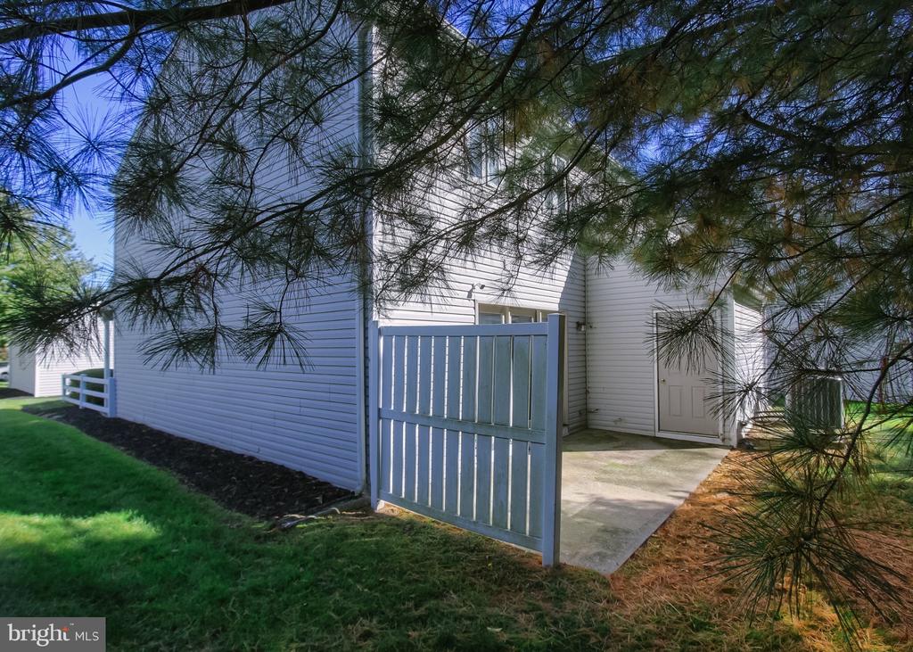 1821 CREEK VIEW COURT