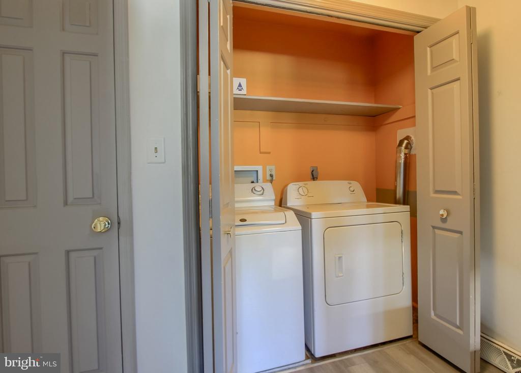 1821 CREEK VIEW COURT