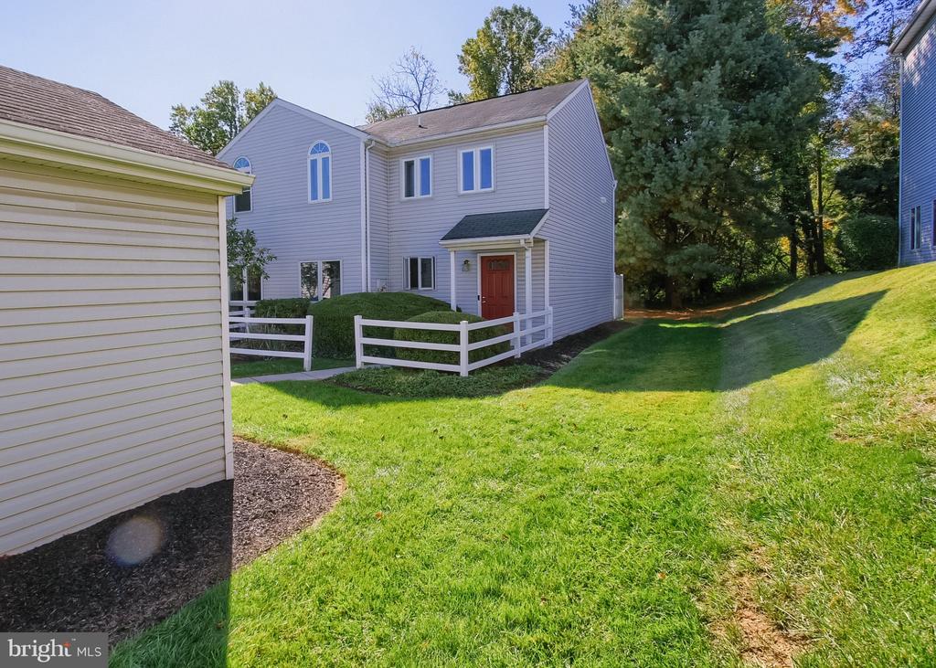 1821 CREEK VIEW COURT