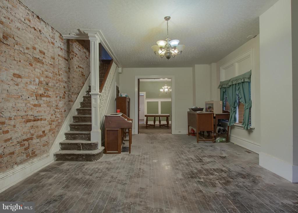 2038 GREEN STREET