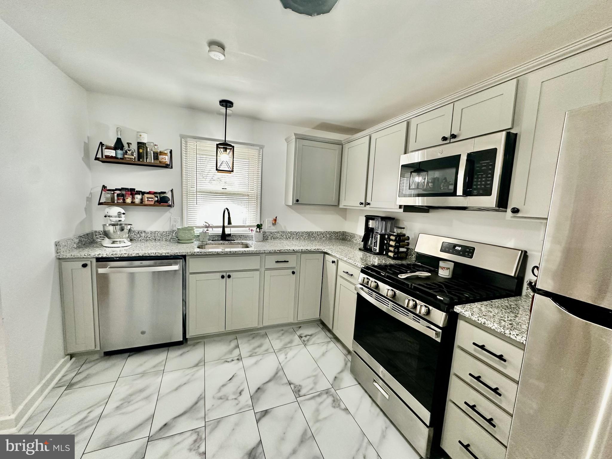 400 FOX STREET 2 ND FLOOR