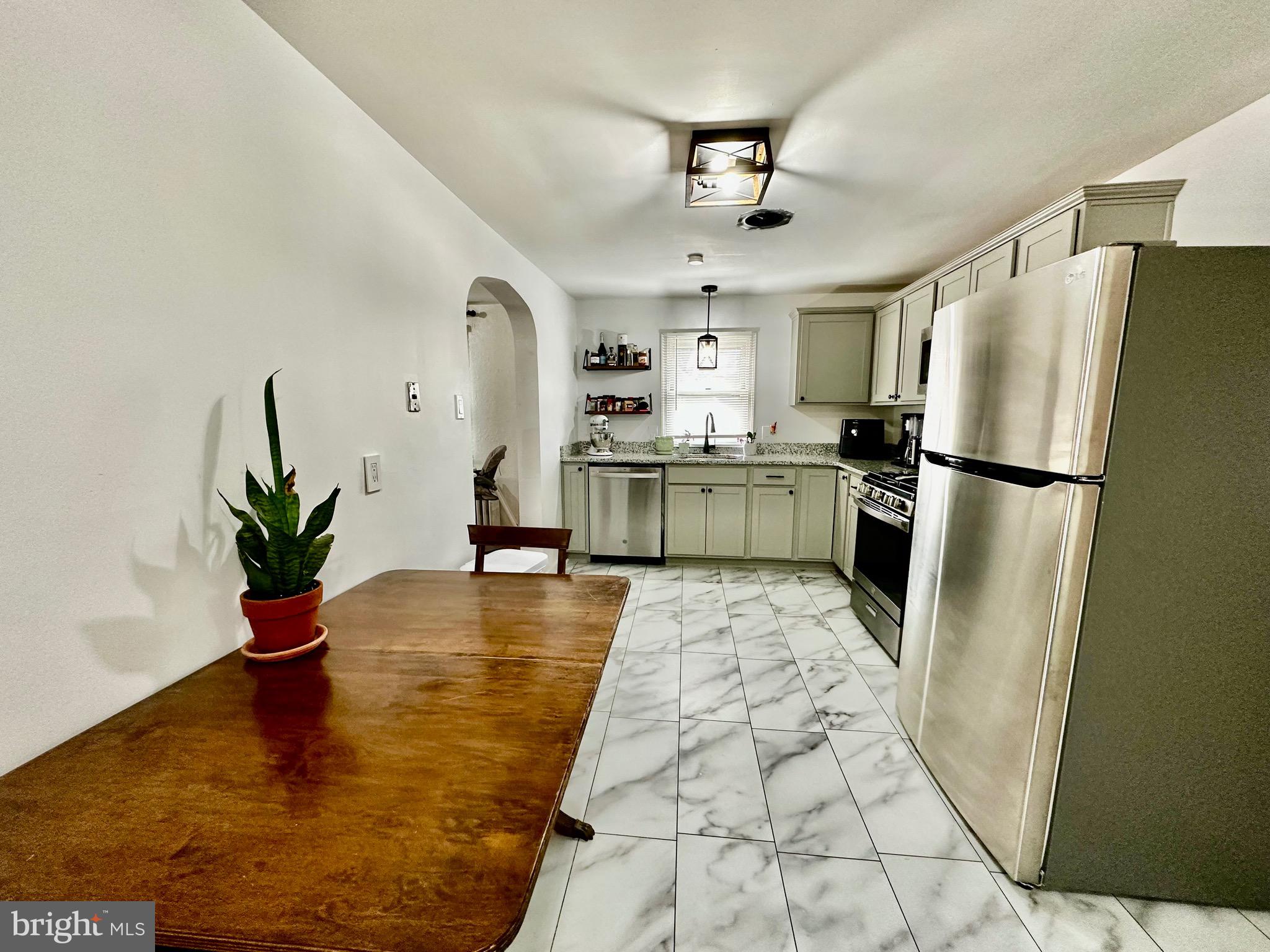 400 FOX STREET 2 ND FLOOR