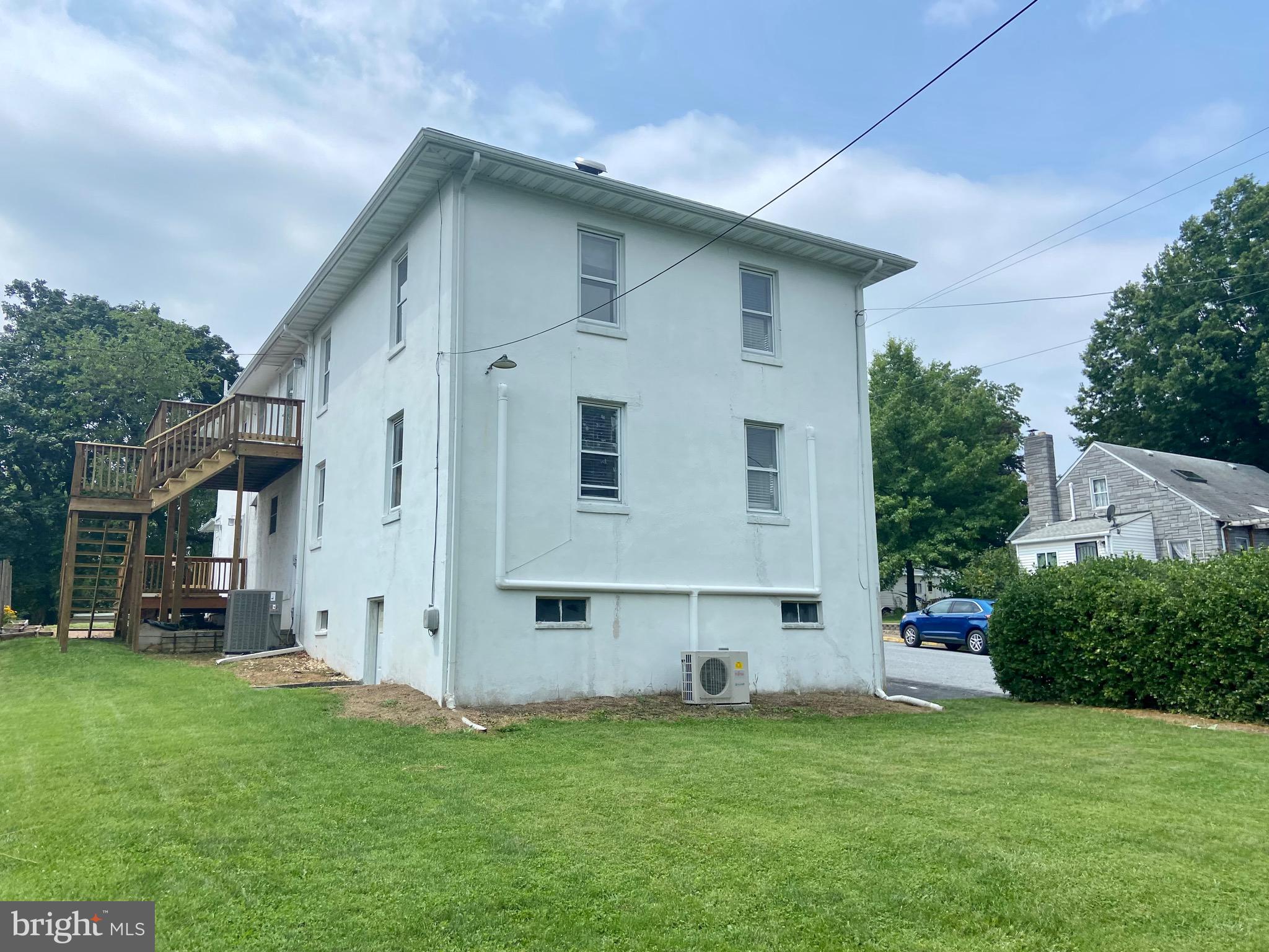 400 FOX STREET 2 ND FLOOR