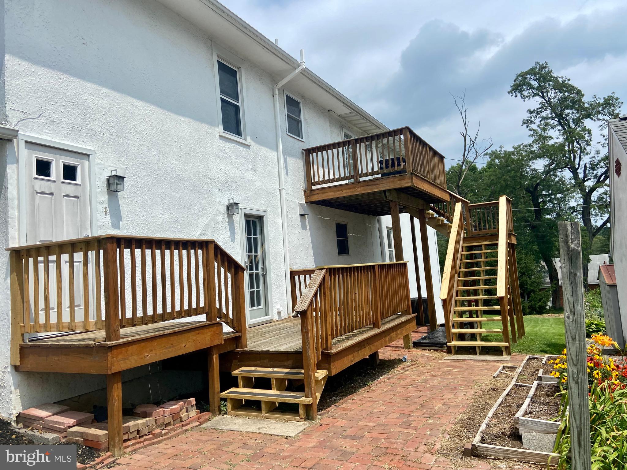 400 FOX STREET 2 ND FLOOR