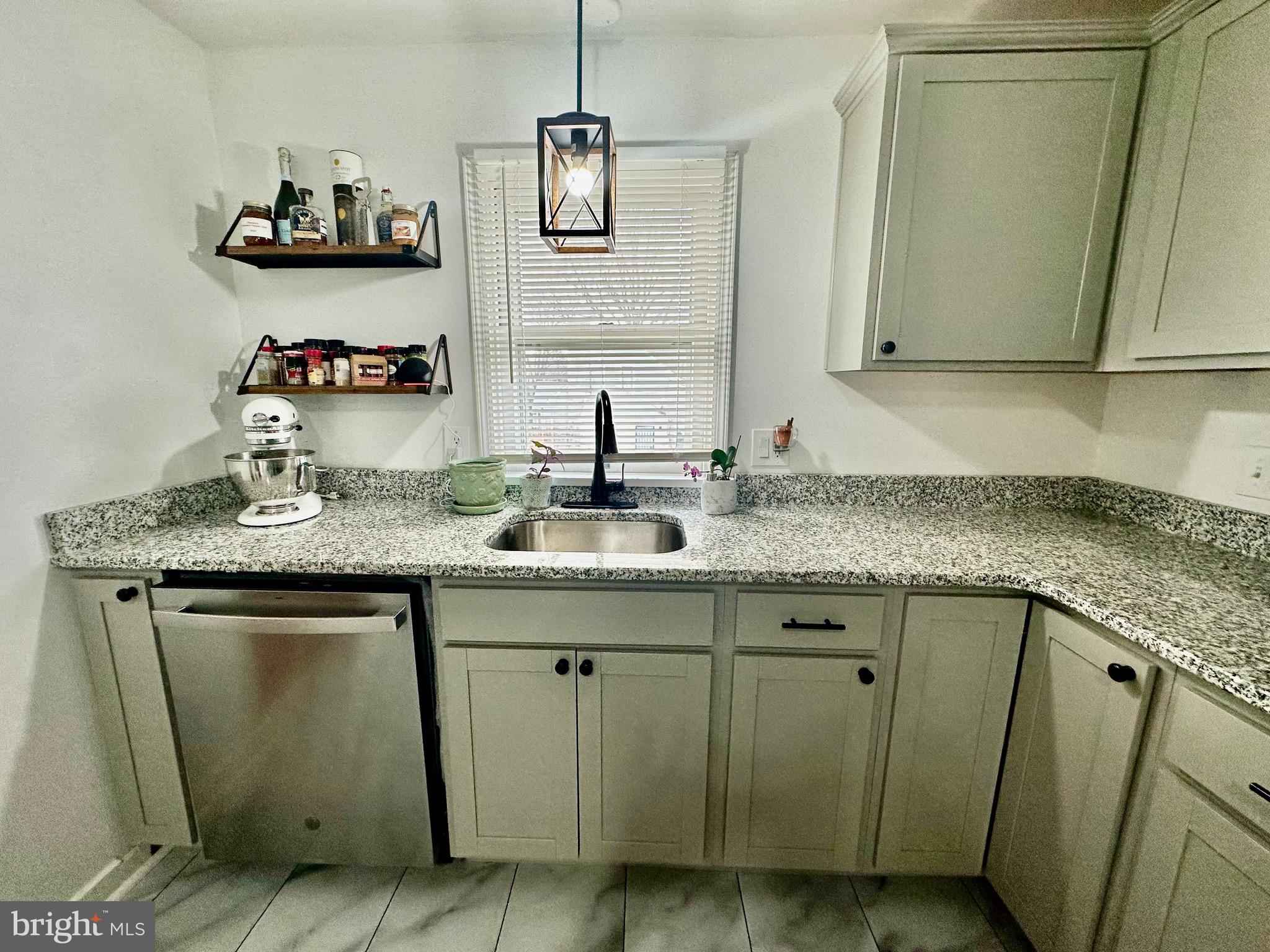 400 FOX STREET 2 ND FLOOR