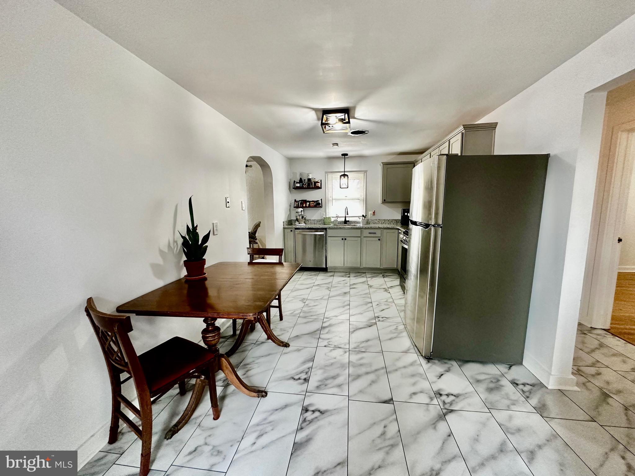 400 FOX STREET 2 ND FLOOR