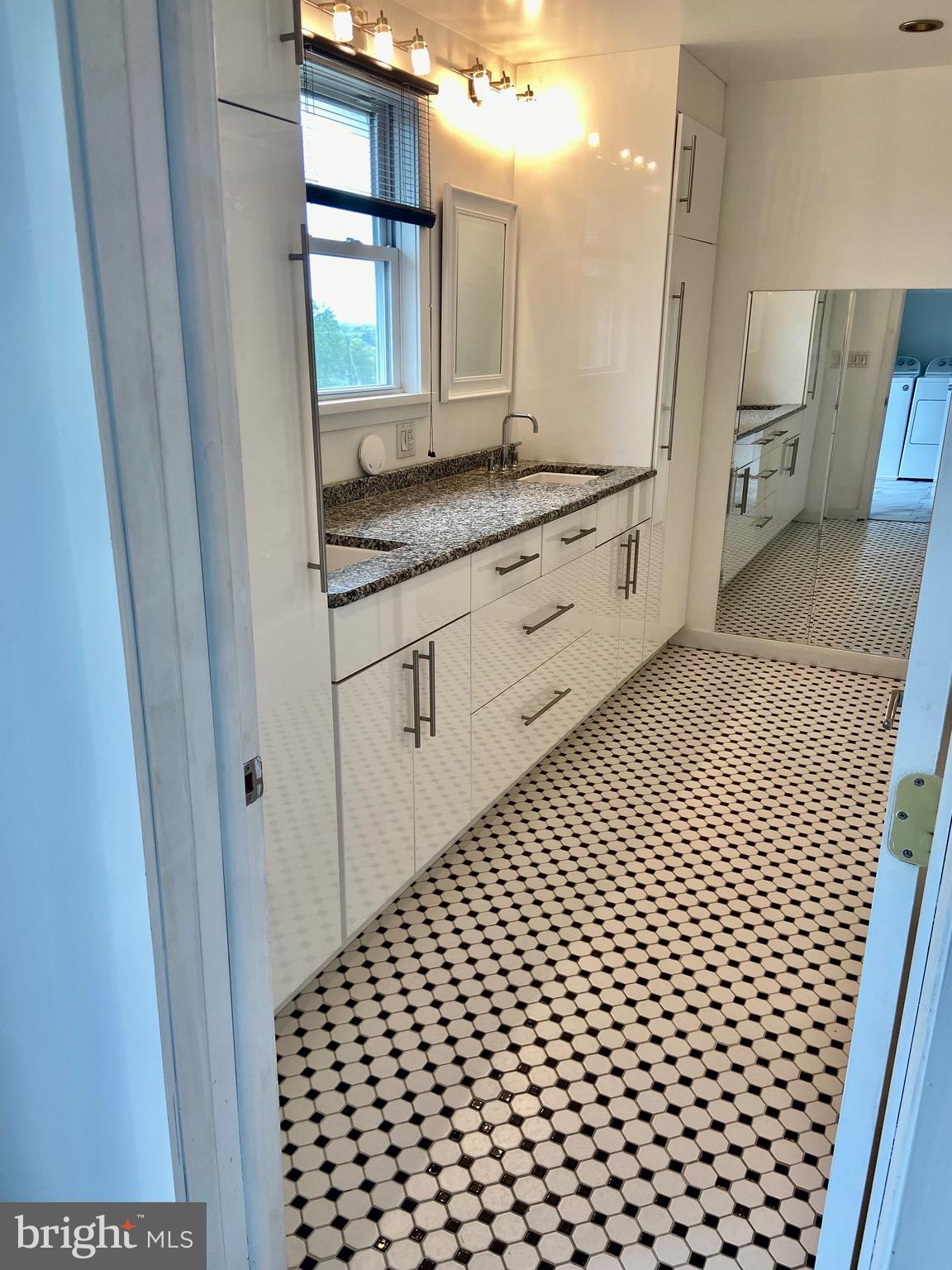 400 FOX STREET 2 ND FLOOR