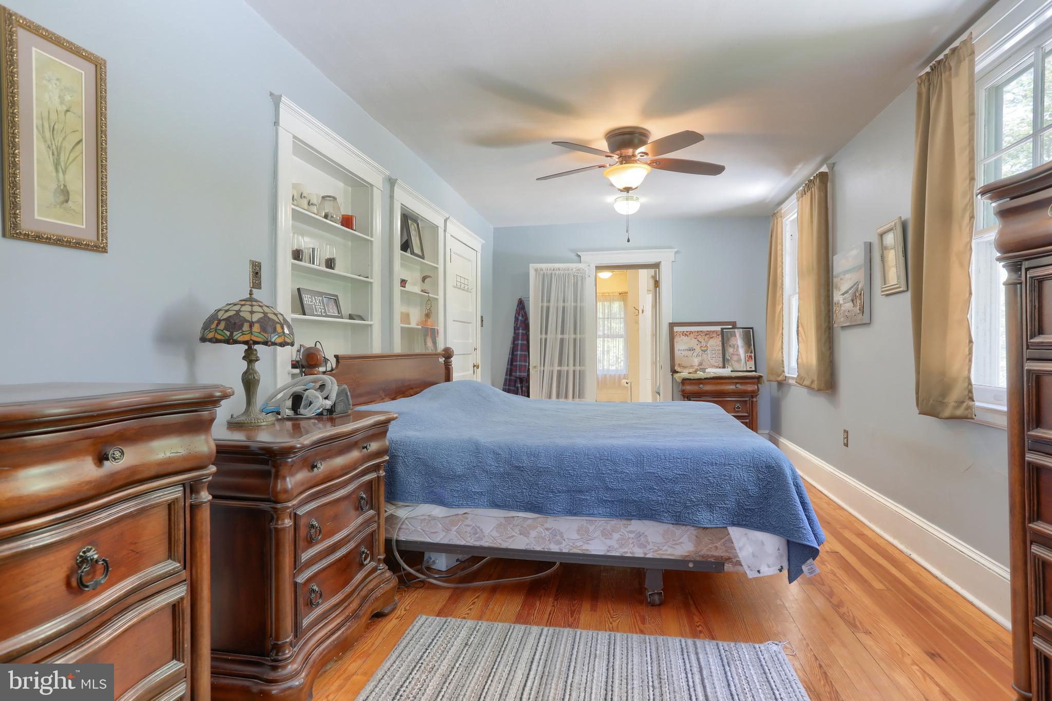 2208 CHESTNUT STREET