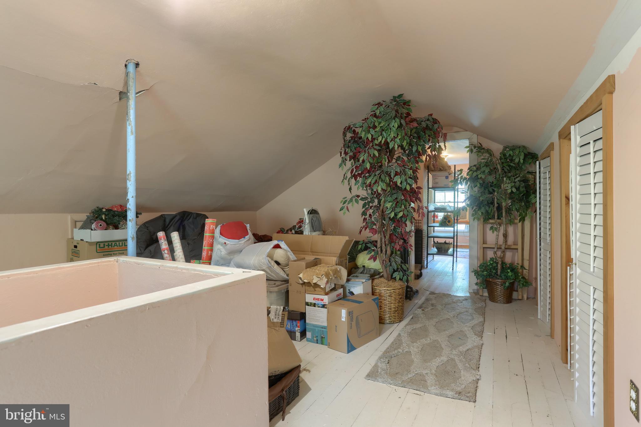 2208 CHESTNUT STREET