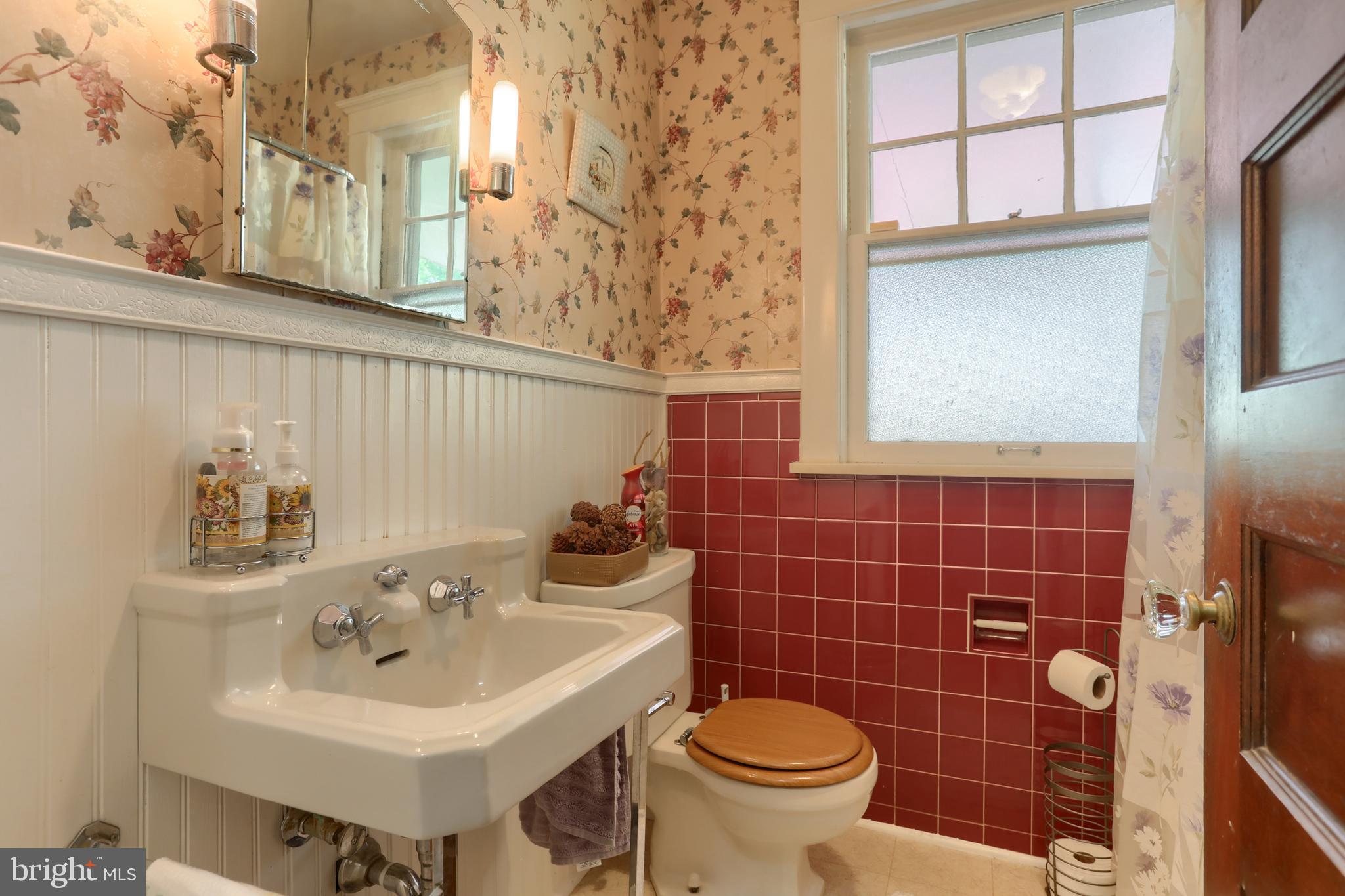 2208 CHESTNUT STREET