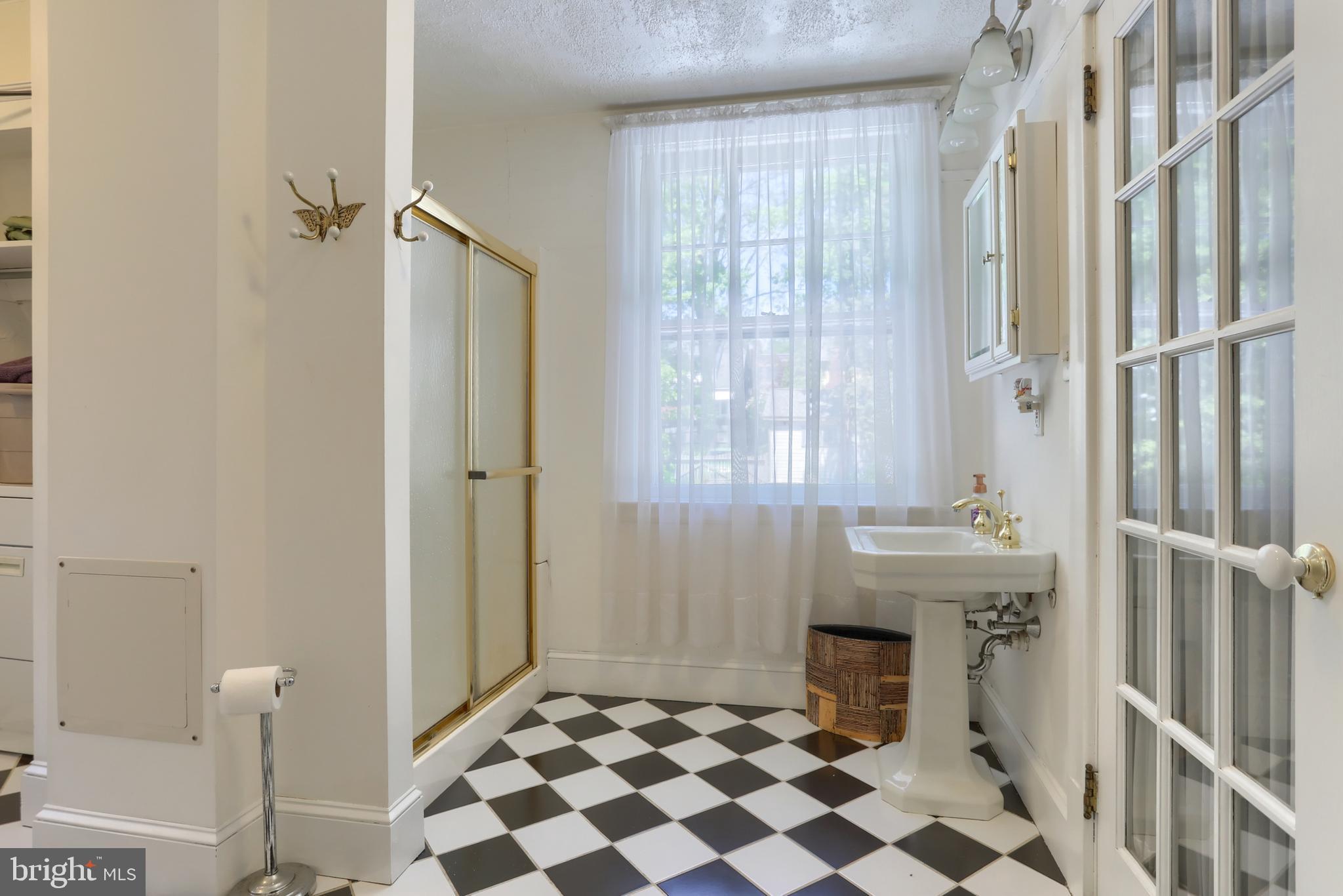 2208 CHESTNUT STREET