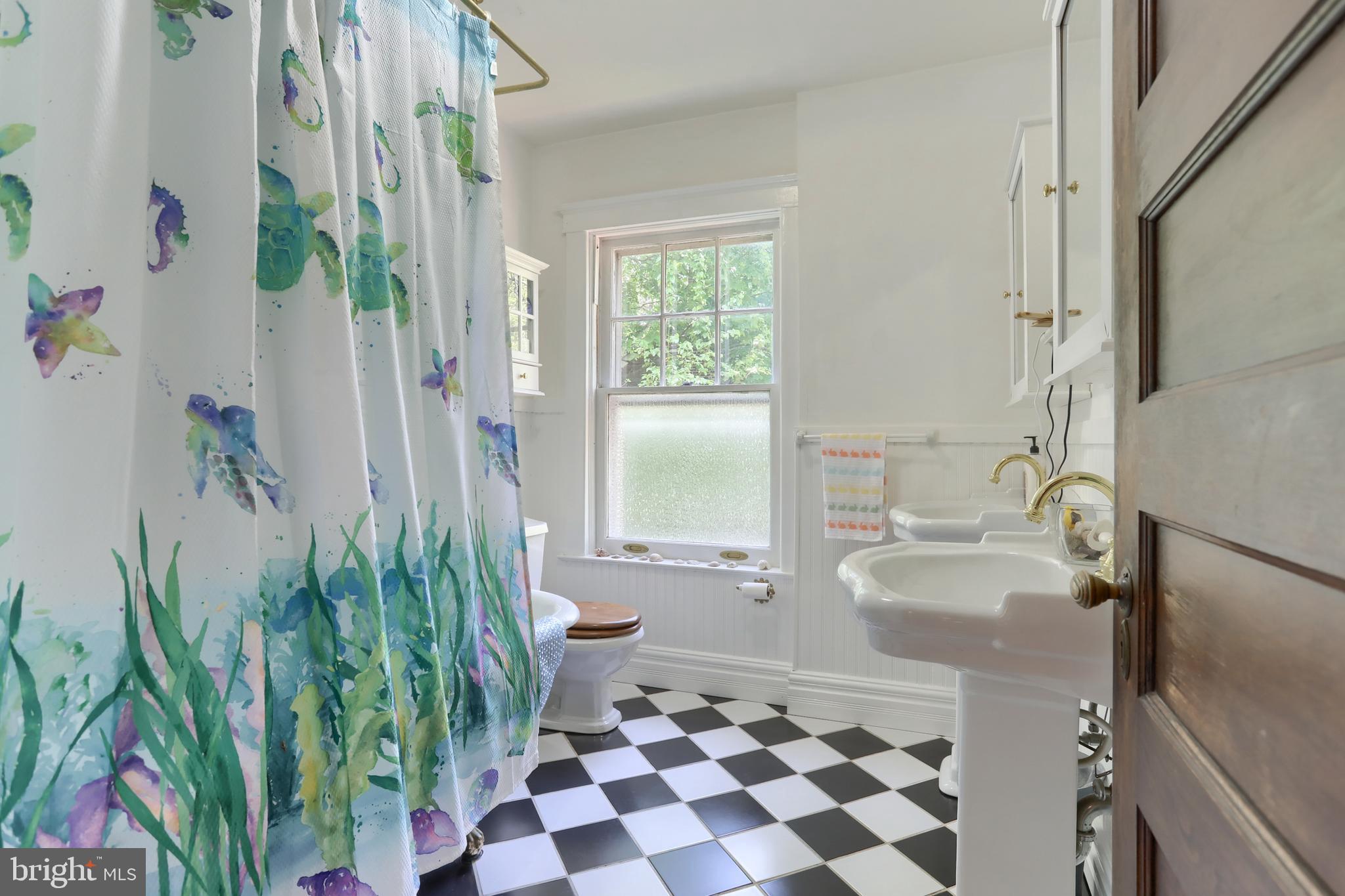 2208 CHESTNUT STREET