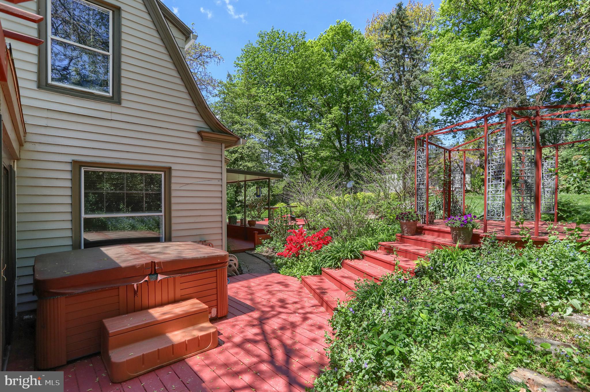 2208 CHESTNUT STREET