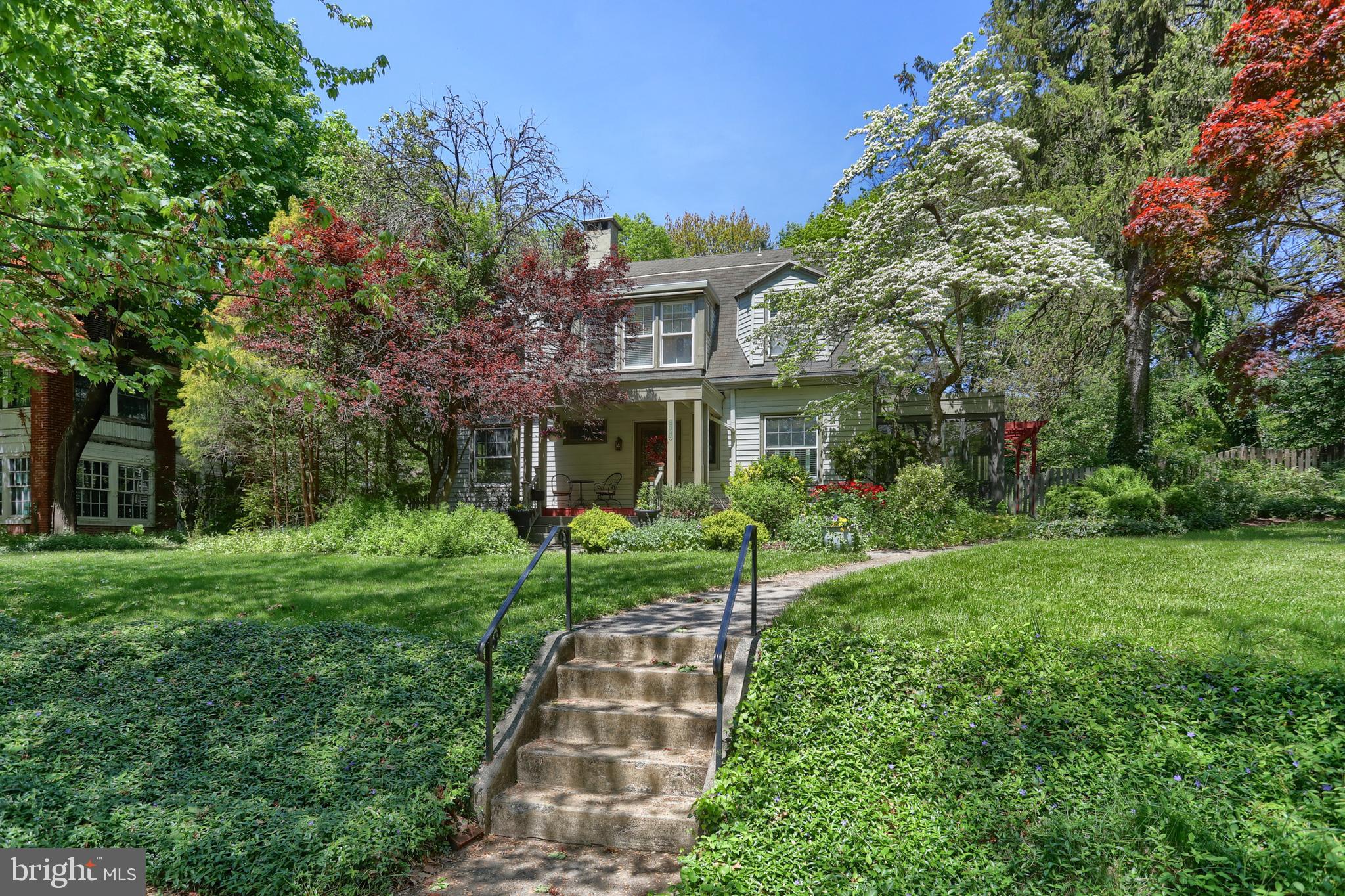 2208 CHESTNUT STREET