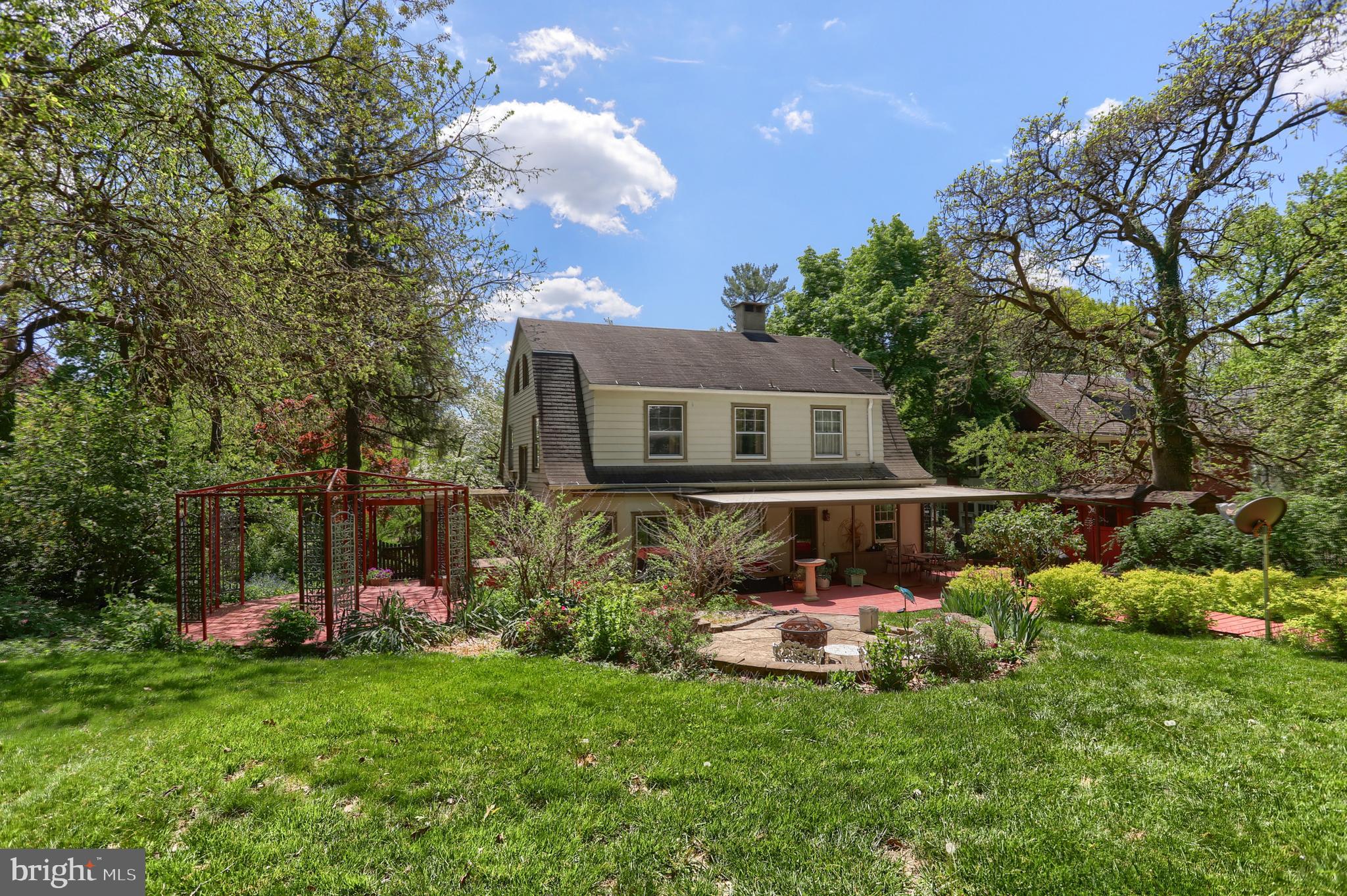 2208 CHESTNUT STREET