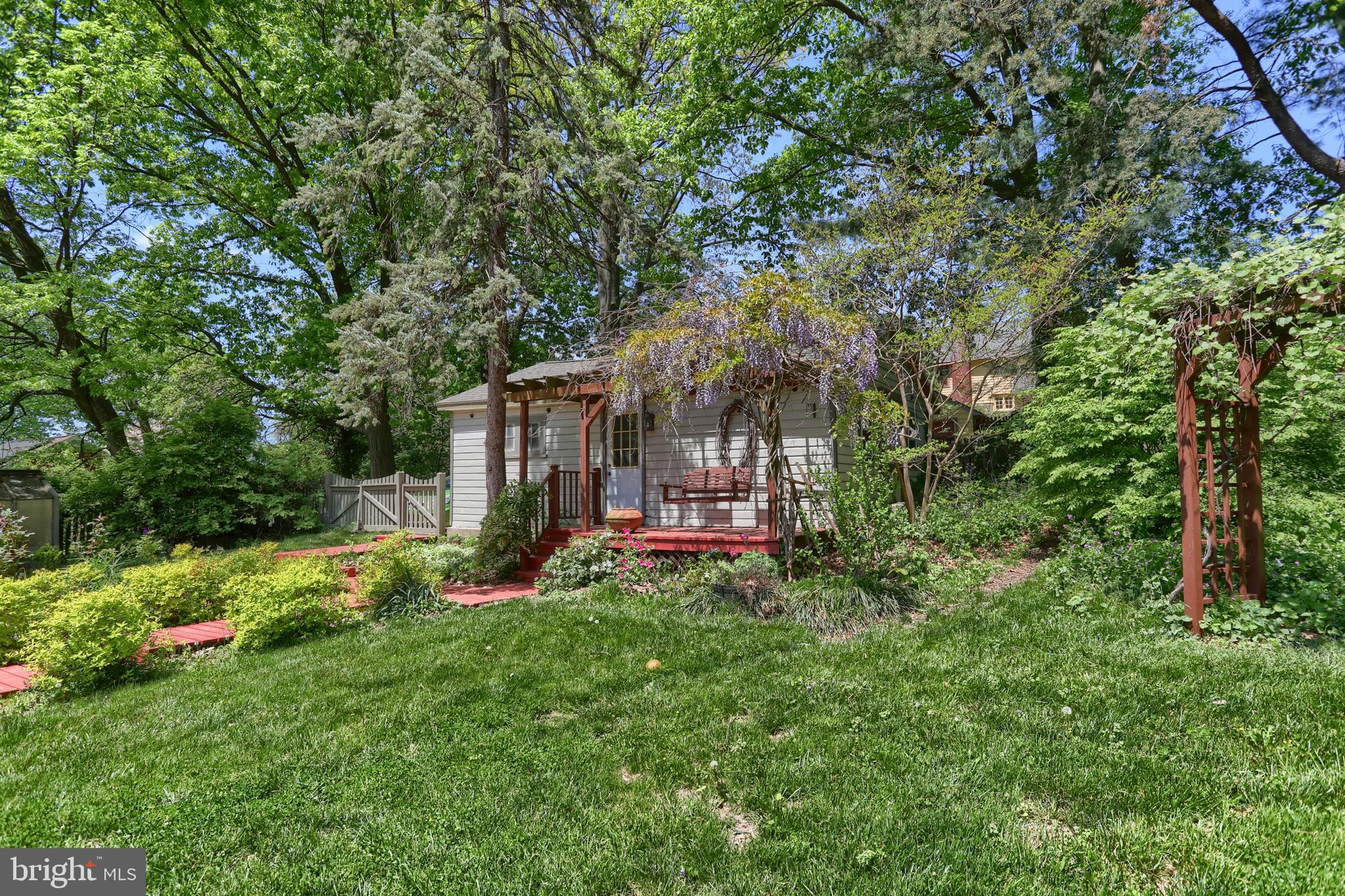 2208 CHESTNUT STREET