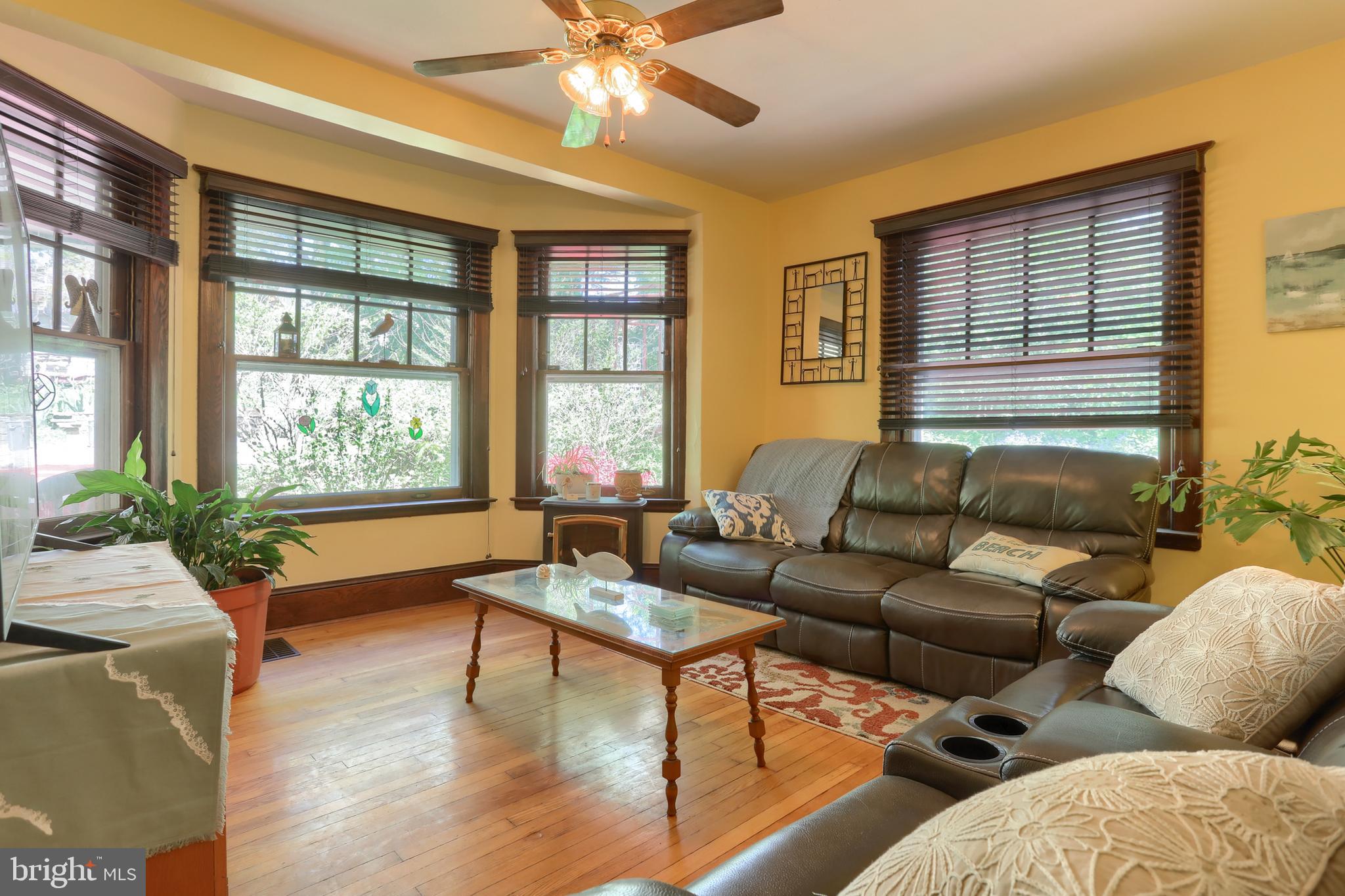 2208 CHESTNUT STREET