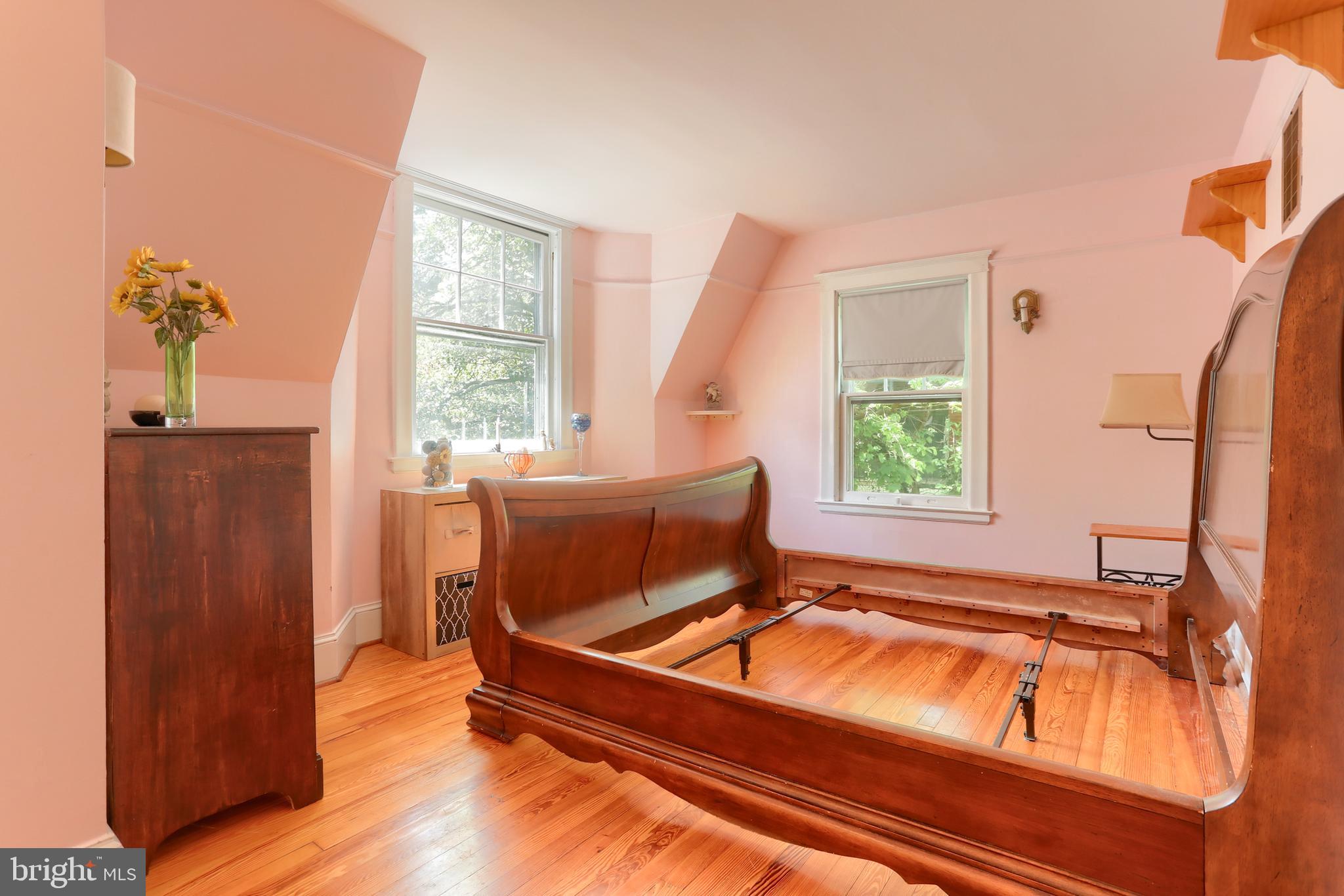 2208 CHESTNUT STREET