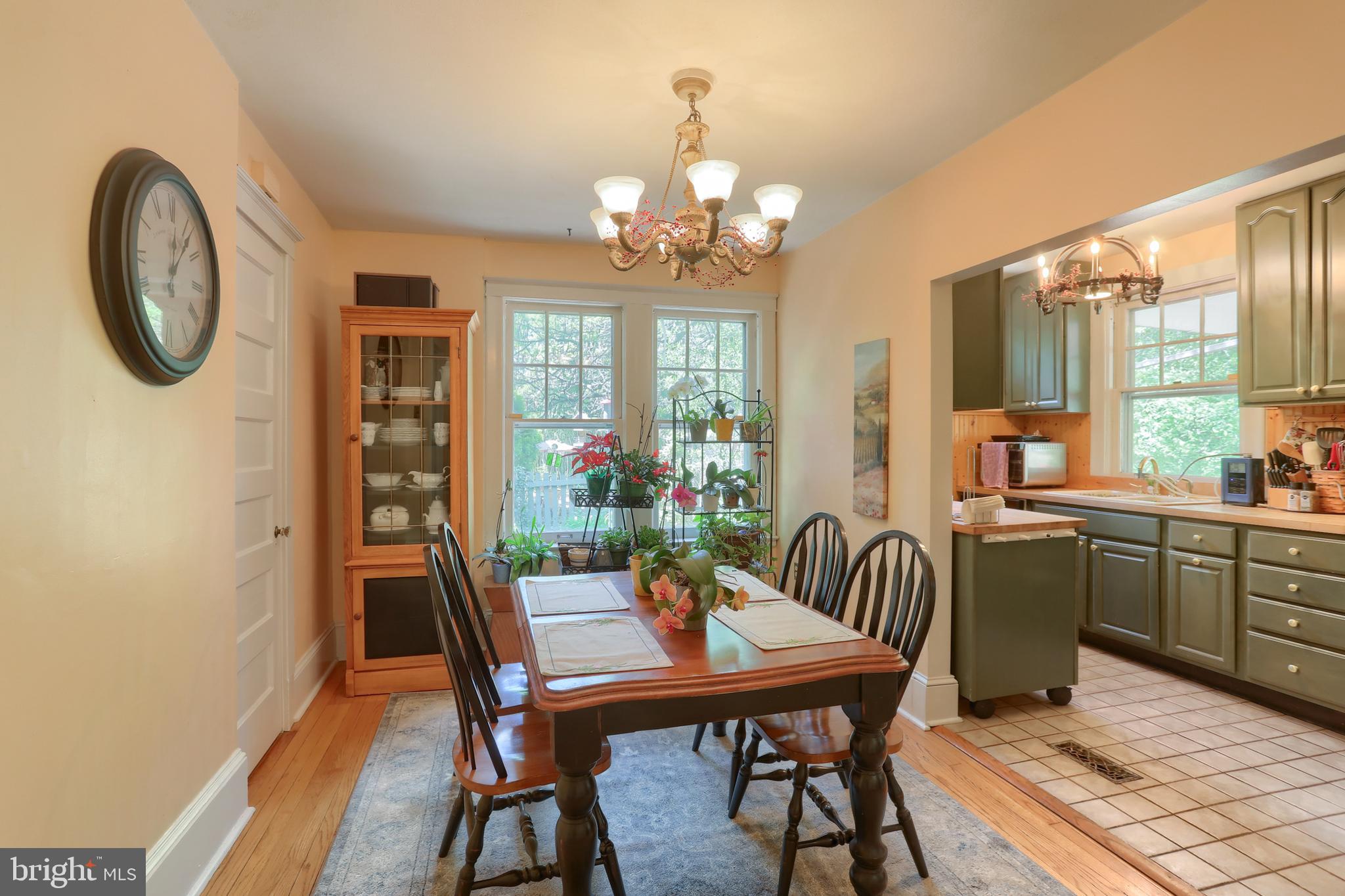 2208 CHESTNUT STREET