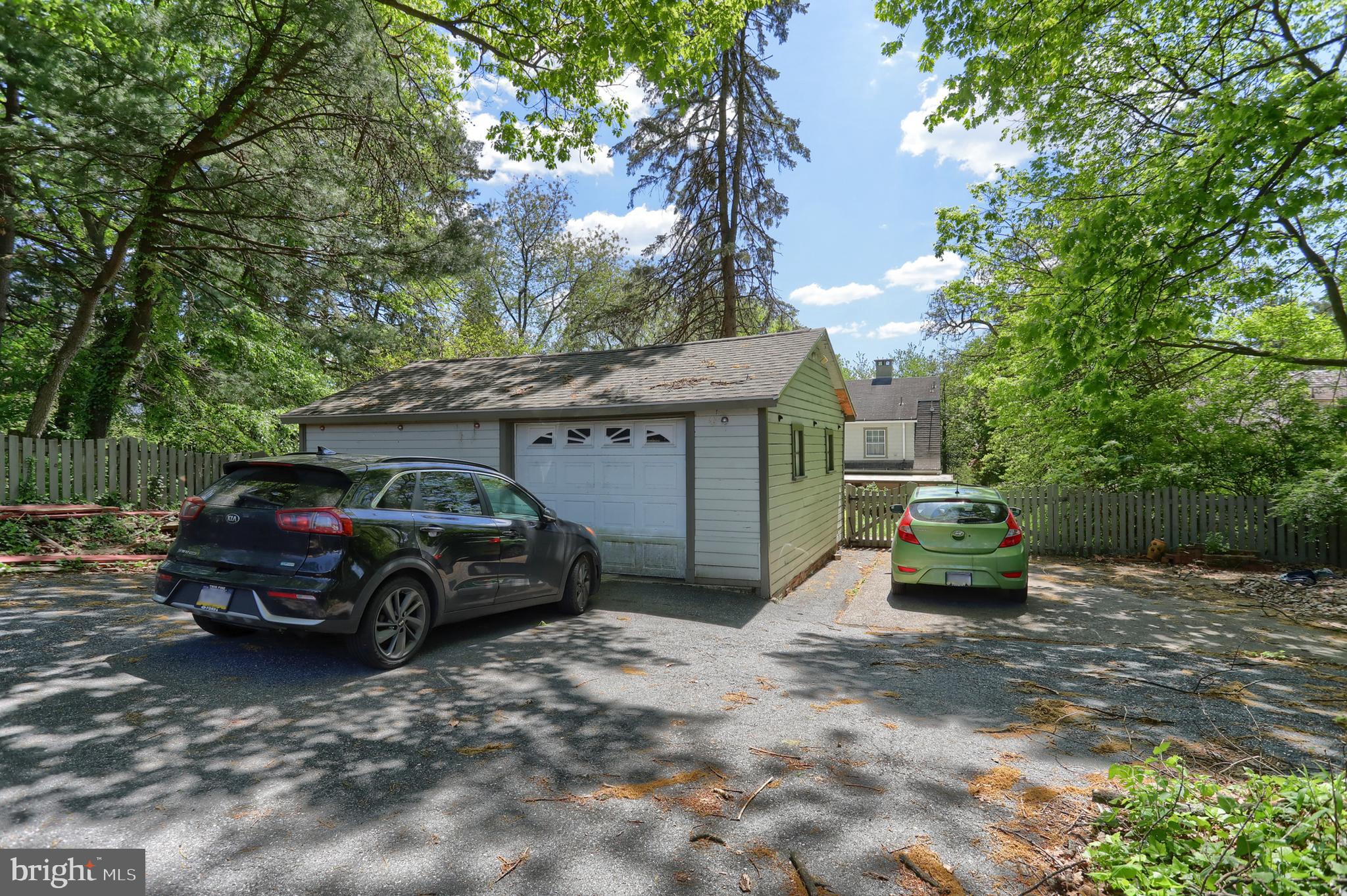 2208 CHESTNUT STREET