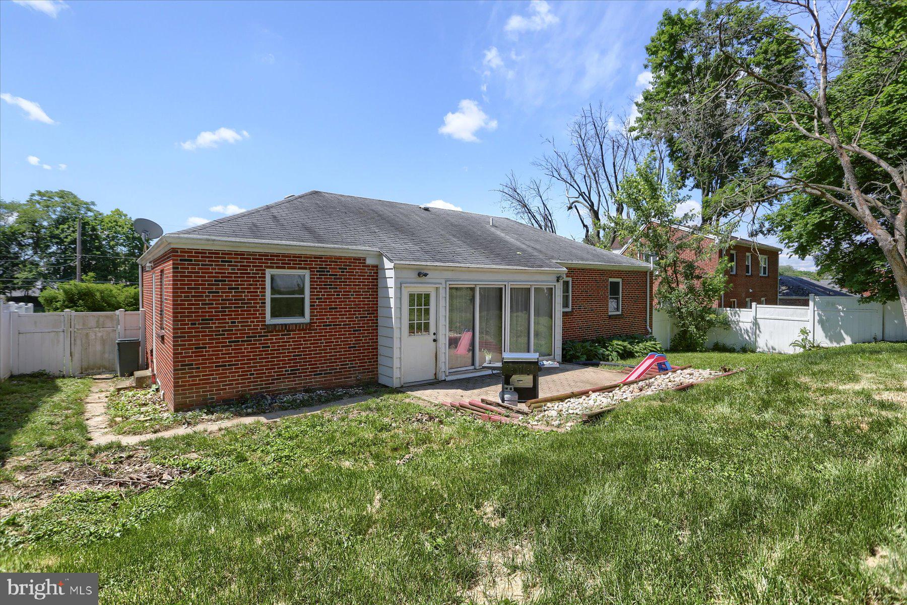 2900 HILLSIDE STREET