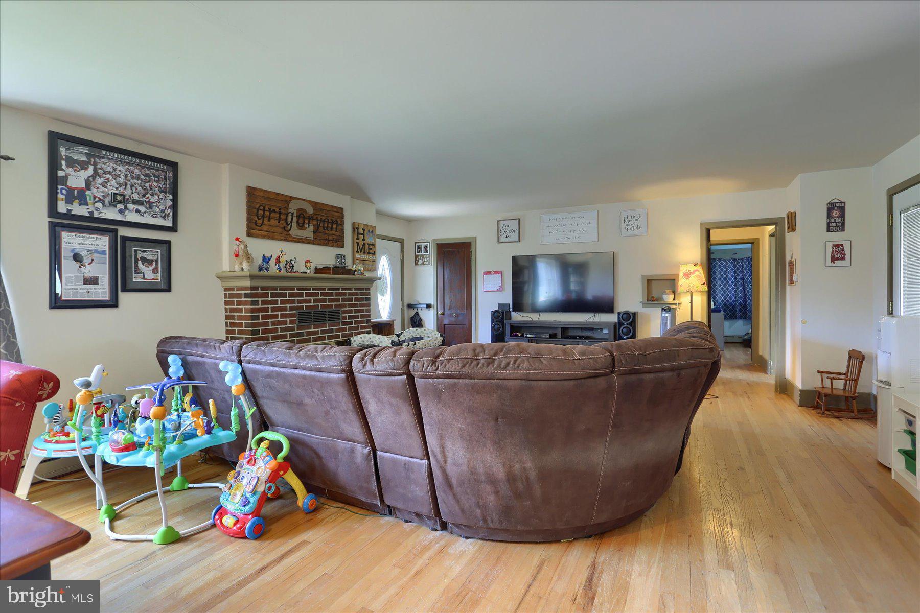 2900 HILLSIDE STREET