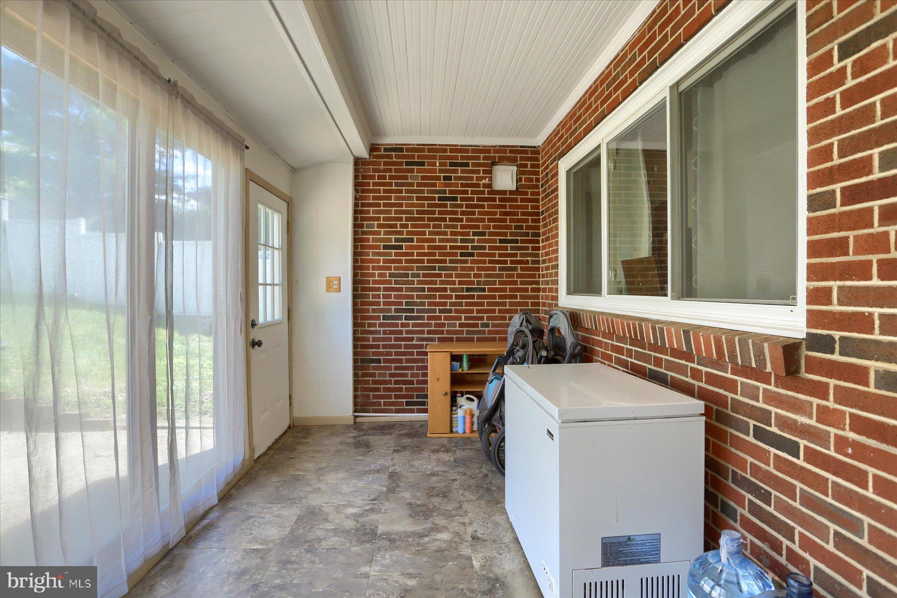 2900 HILLSIDE STREET