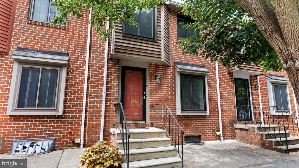 1208 CAPITAL STREET
