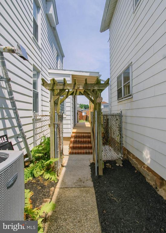 423 PENN STREET