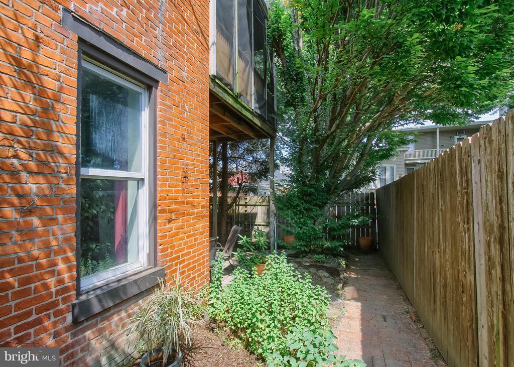 245 KELKER STREET
