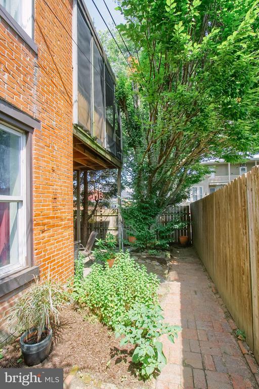 245 KELKER STREET