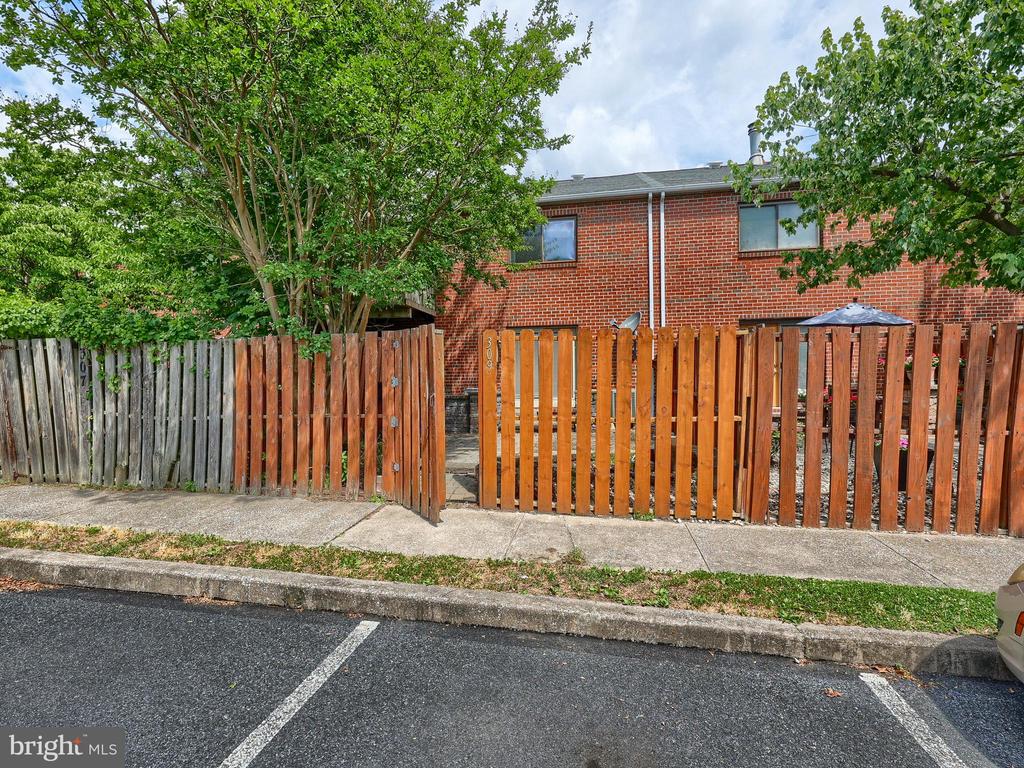 309 VERBEKE STREET