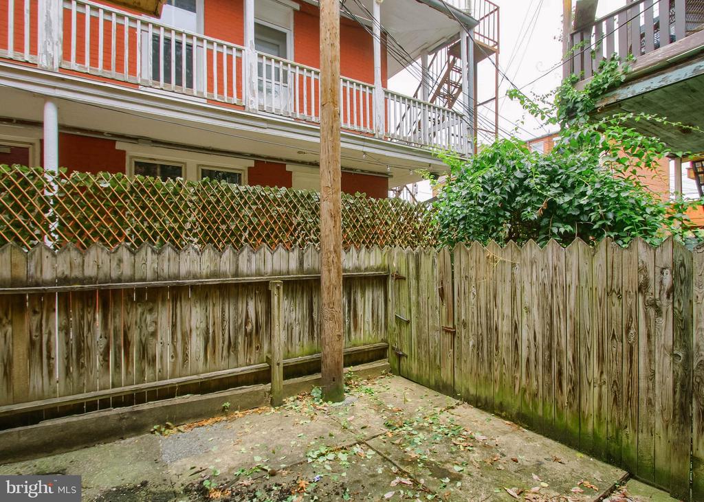 1207 GREEN STREET