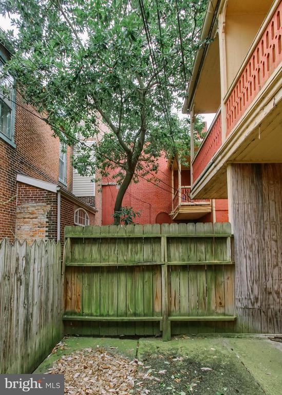 1207 GREEN STREET