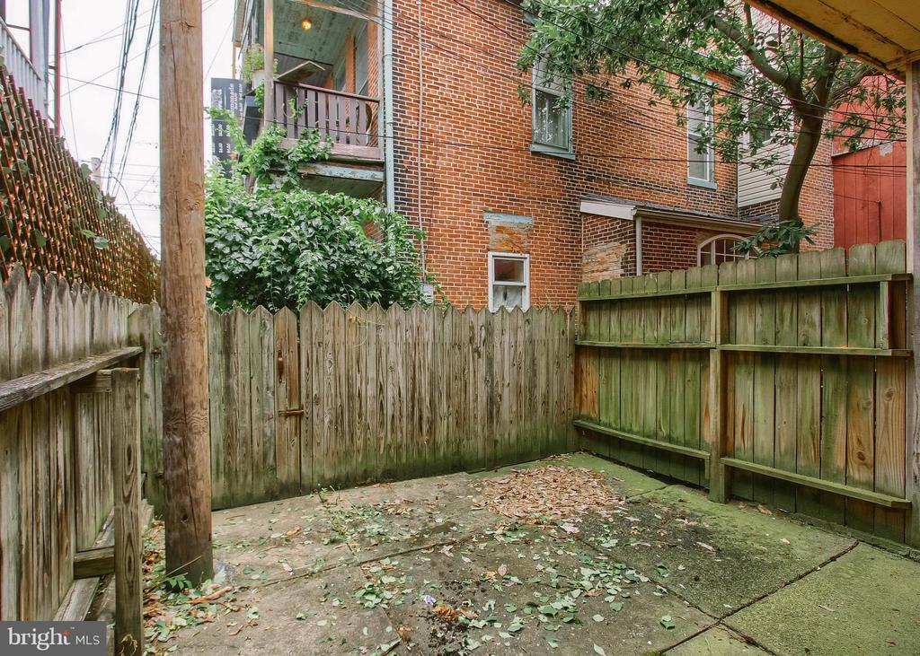 1207 GREEN STREET