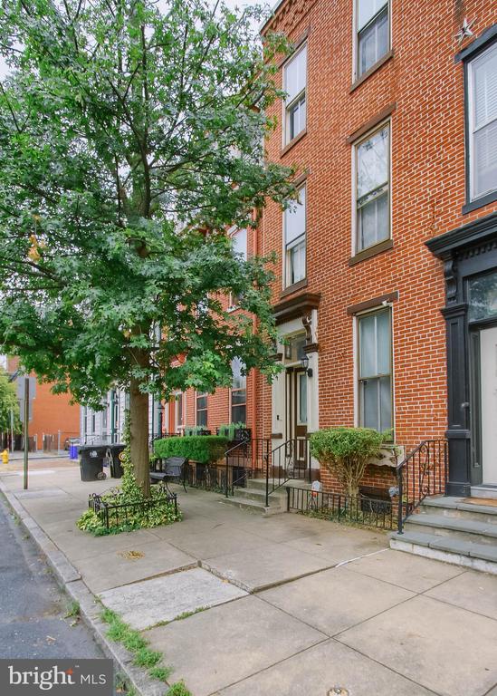 1207 GREEN STREET
