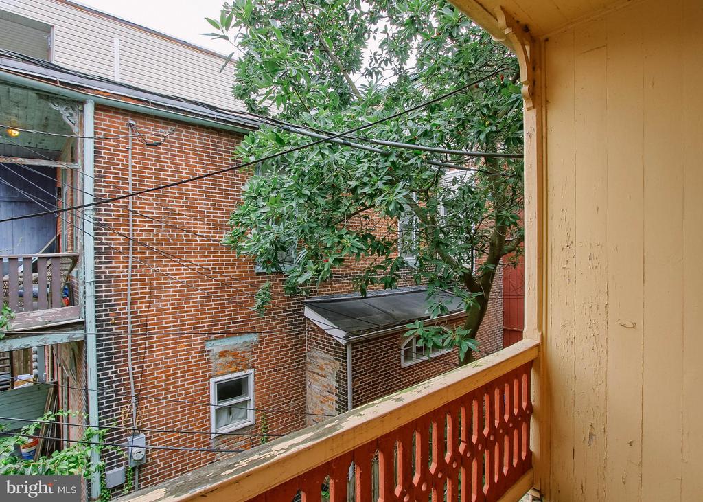1207 GREEN STREET