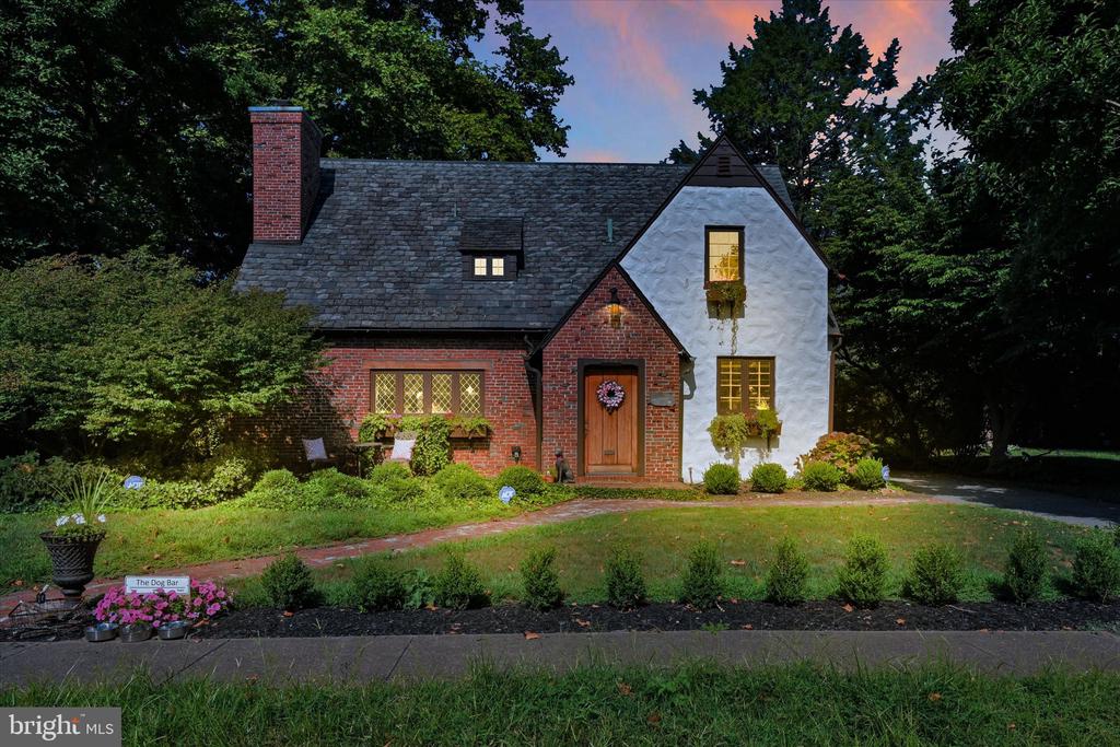 2902 PARKSIDE LANE