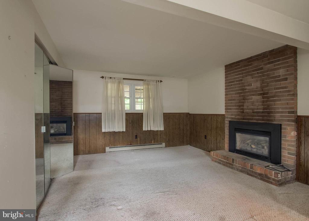 4806 WOODWARD DRIVE