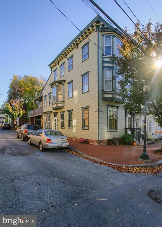 413 BOAS STREET