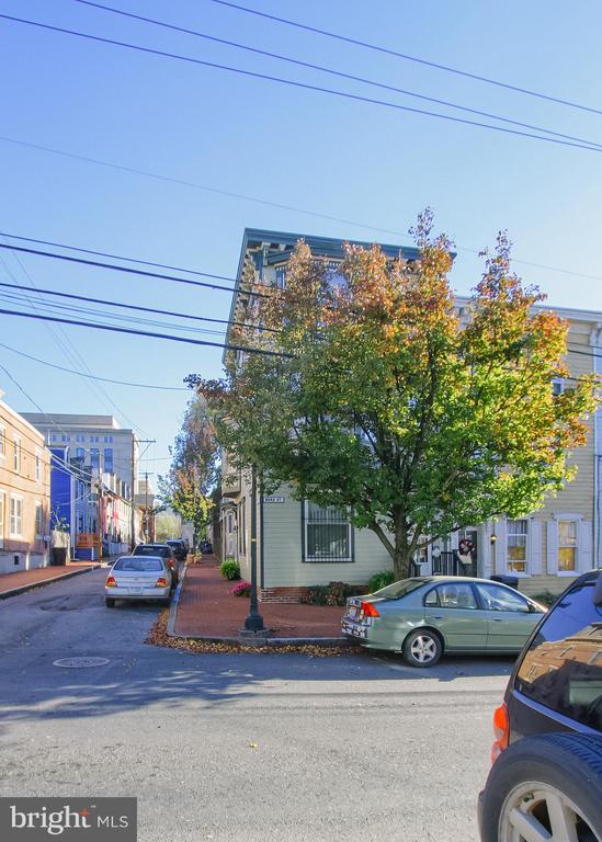 413 BOAS STREET