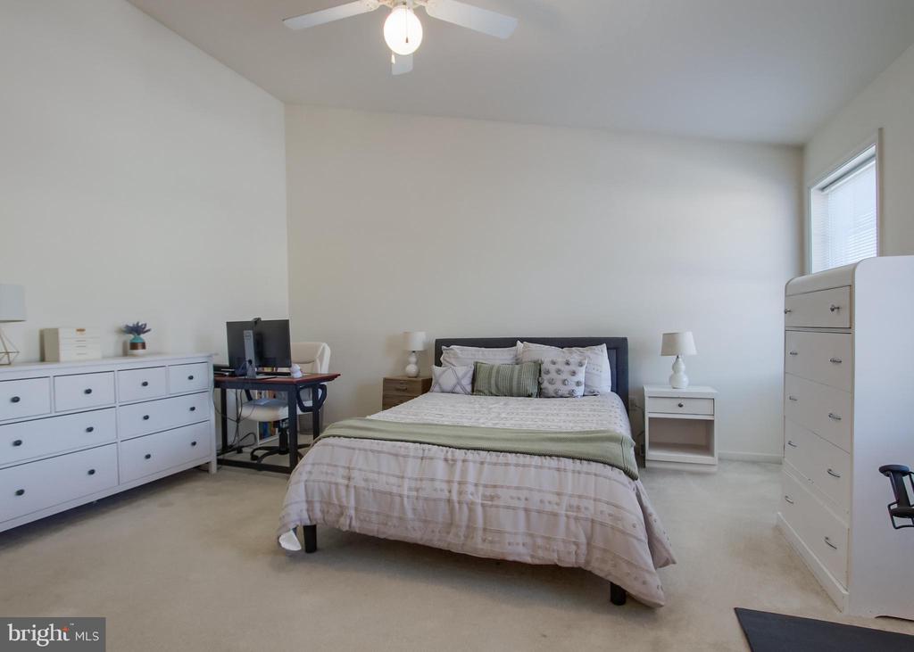 207 MEADOW LANE