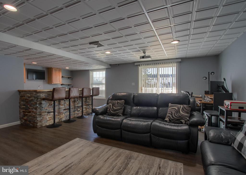 207 MEADOW LANE