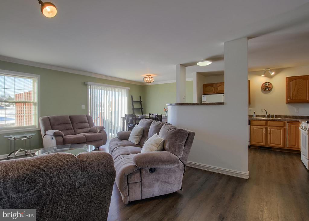 207 MEADOW LANE