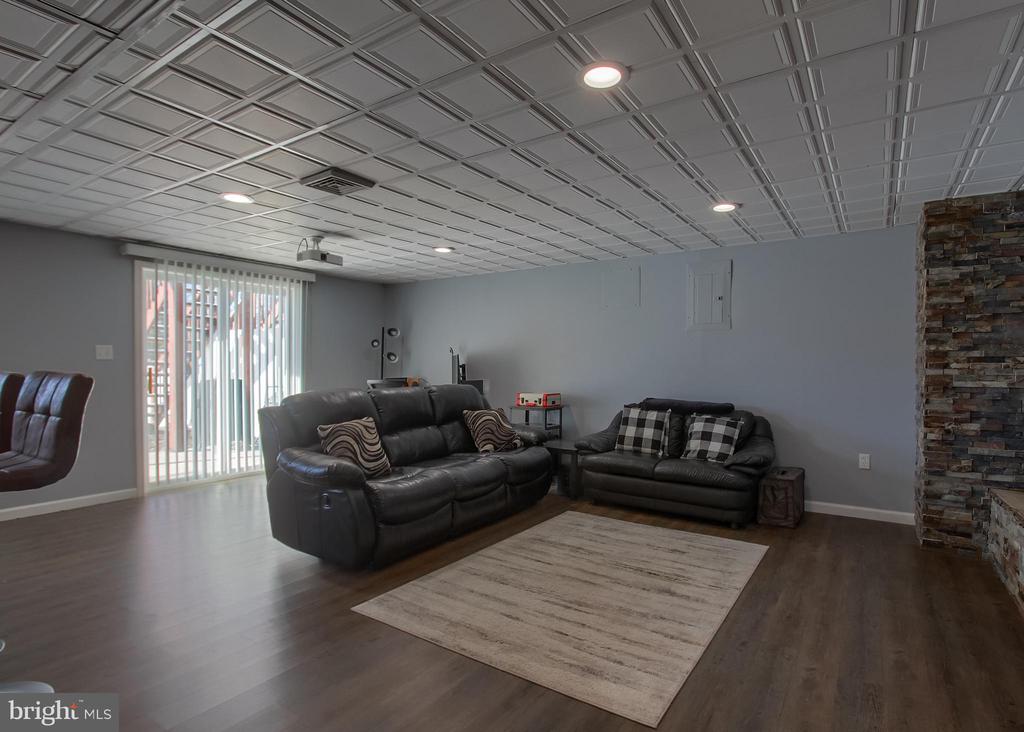 207 MEADOW LANE